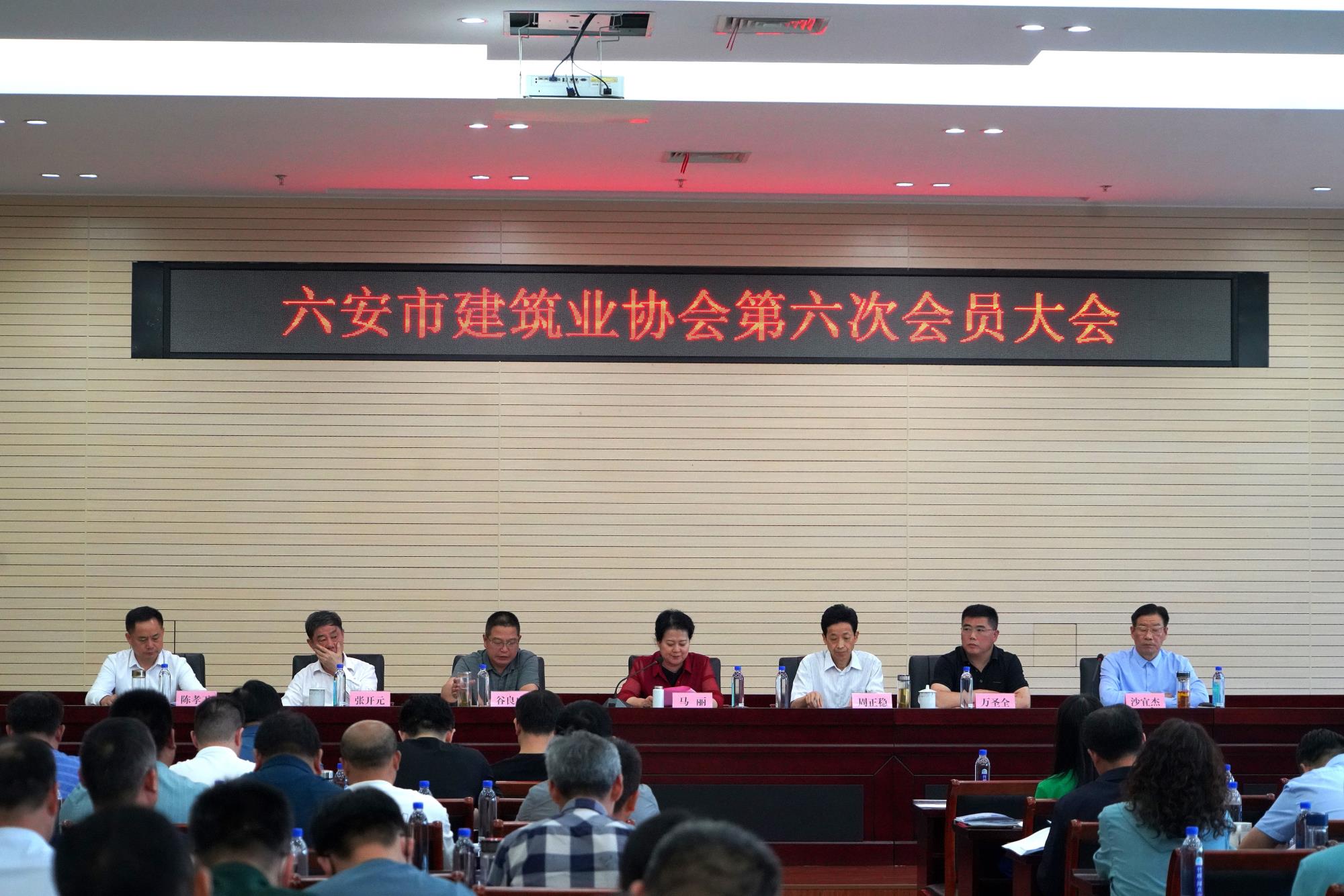 熱烈祝賀安徽中擎建設(shè)發(fā)展有限公司萬圣全董事長(zhǎng)當(dāng)選為六安市建筑業(yè)協(xié)會(huì)第六屆理事會(huì)會(huì)長(zhǎng)